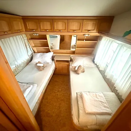 Sea Side Caravan Кемпинг
