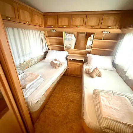 Sea Side Caravan Кемпинг *