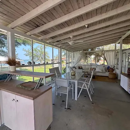 אתר קמפינג Sea Side Caravan *