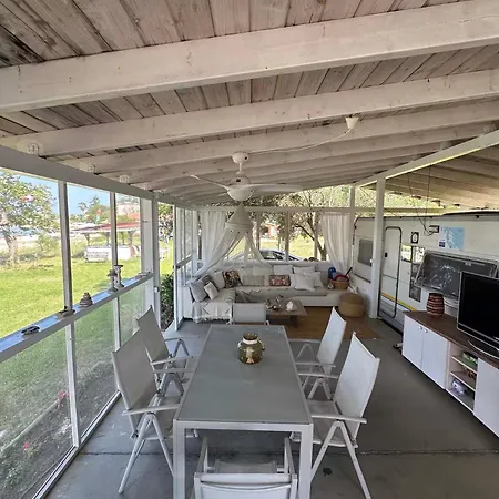 Sea Side Caravan אתר קמפינג *